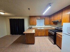 43 E Jefferson St in Stockton, CA - Building Photo - Building Photo