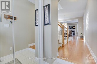 307 Meadowbreeze Dr in Ottawa, ON - Building Photo - Building Photo
