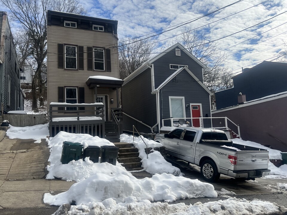 2208 Ravine St in Cincinnati, OH - Foto de edificio