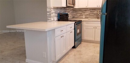 564 Fanshaw N in Boca Raton, FL - Building Photo - Building Photo