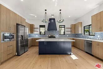 822 N Orange Grove Ave in Los Angeles, CA - Building Photo - Building Photo