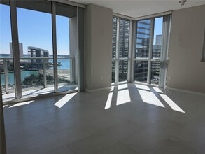 500 Brickell Ave, Unit 1602 in Miami, FL - Building Photo - Building Photo