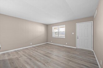 11 Manor Dr in Collinsville, IL - Building Photo - Building Photo