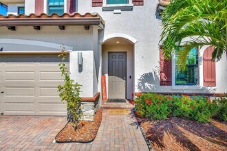 3244 Dunning Dr in Royal Palm Beach, FL - Building Photo - Building Photo