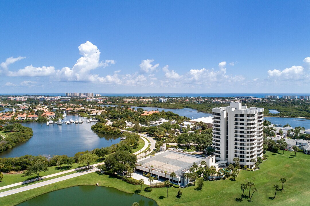 3322 Casseekey Island Rd in Jupiter, FL - Building Photo