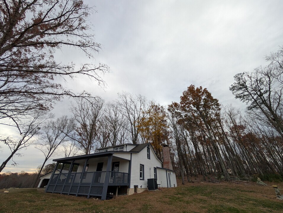 1125 Lily Pad Ln in Chapel Hill, NC - Building Photo