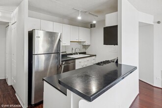 1309 N Wells St, Unit 1107 in Chicago, IL - Foto de edificio - Building Photo