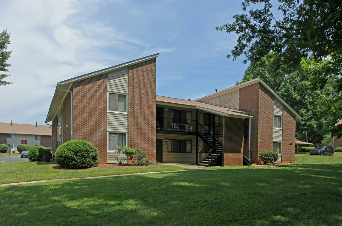 Hillcrest Apartments in Charlotte, NC - Foto de edificio