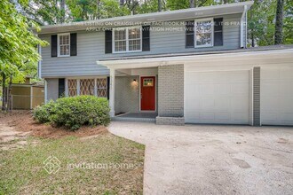 5340 Crestwood Cir SW in College Park, GA - Building Photo - Building Photo