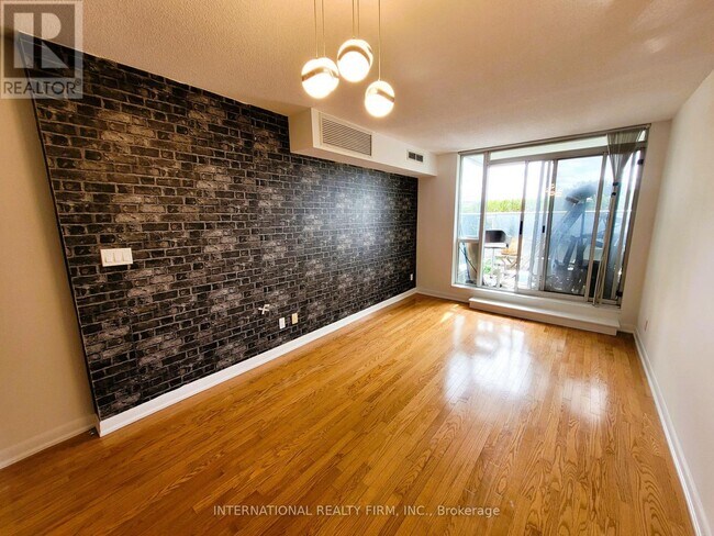 5793 Yonge St in Toronto, ON - Building Photo - Building Photo