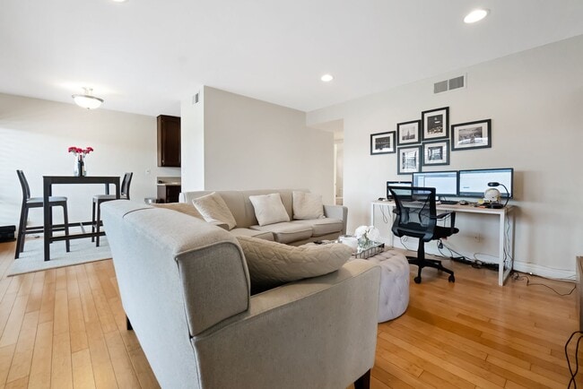 1720 Westcliff Dr in Newport Beach, CA - Building Photo - Building Photo