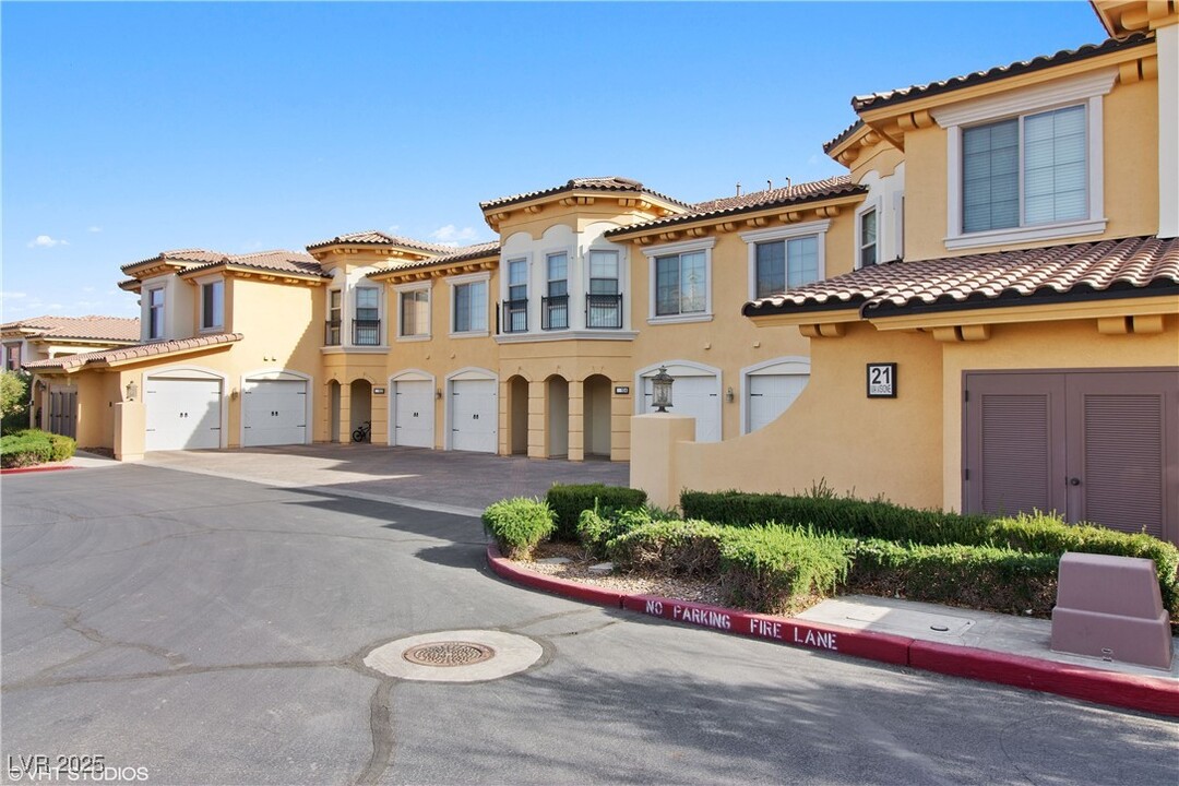 21 Via Visione in Henderson, NV - Building Photo