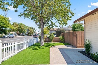 2123 Chestnut St in Livermore, CA - Building Photo - Building Photo