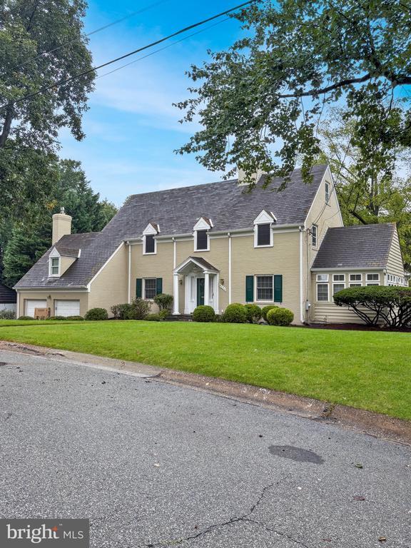 property at 9326 W Parkhill Dr