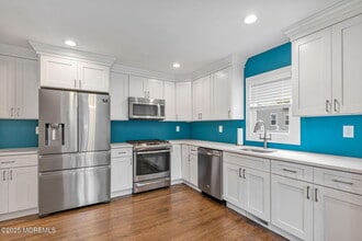 621 Sumner Ave in Belford, NJ - Foto de edificio - Building Photo
