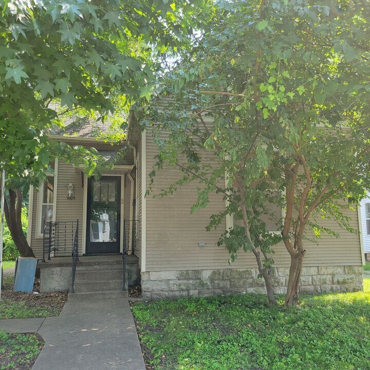 1005 W 3rd St in Sedalia, MO - Building Photo