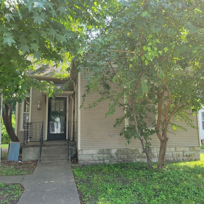 property at 1005 W 3rd St
