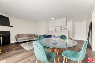 257 S Manhattan Pl in Los Angeles, CA - Building Photo - Building Photo