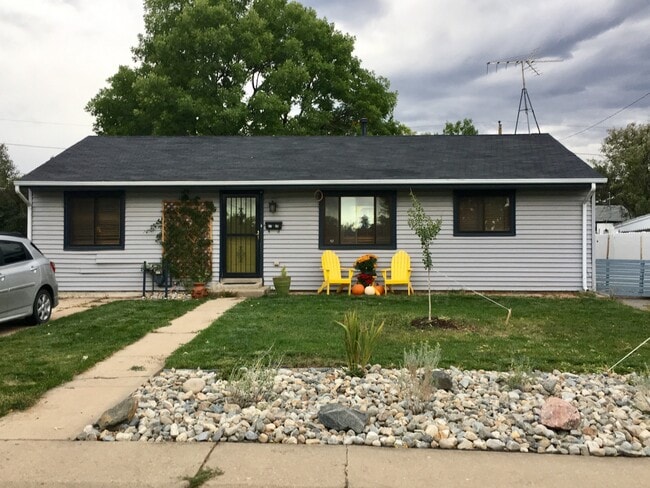 property at 2739 S Knox Ct
