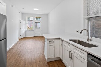 1349 W Taylor St in Chicago, IL - Building Photo - Building Photo