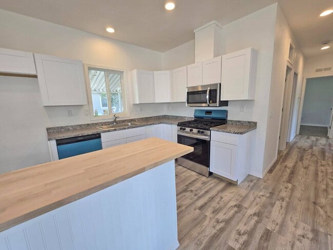 10129 Harley Leighton Rd in Redding, CA - Building Photo - Building Photo