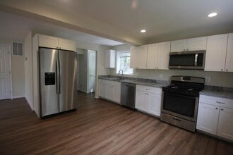 10717 Maple St in Fairfax, VA - Building Photo - Building Photo