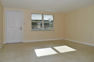 10930 Norwood Ave in Port Richey, FL - Building Photo - Building Photo
