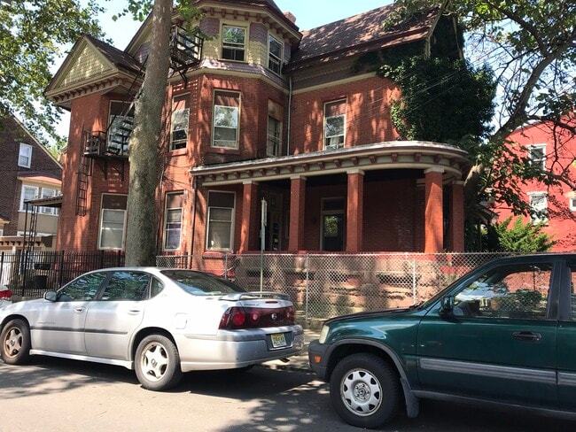 235 S Clinton Ave, Unit 3 in Trenton, NJ - Building Photo - Building Photo