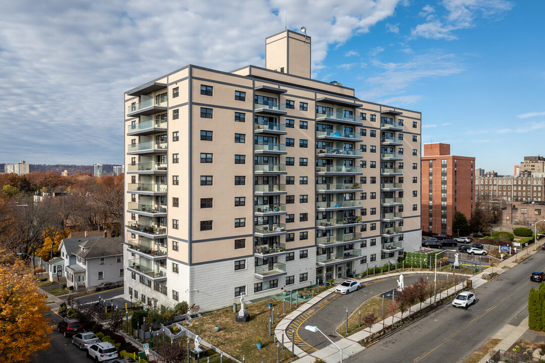 123 Munn Ave in East Orange, NJ - Building Photo