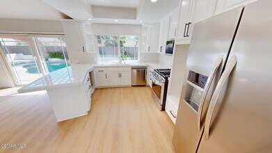 2802 E Sierra Dr in Westlake Village, CA - Building Photo - Building Photo