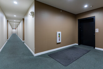 Uptown Brass Apartments in Kenosha, WI - Building Photo - Interior Photo