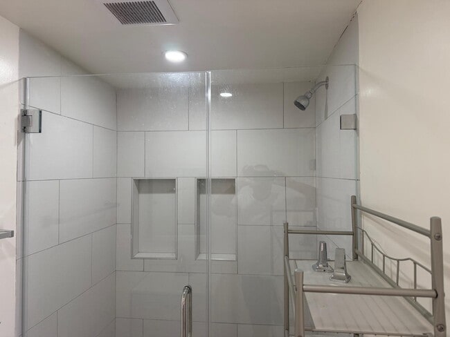 property at 6624 1/2 Blewett Ave