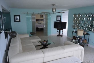 5540 N Ocean Dr-Unit -5D in Riviera Beach, FL - Building Photo - Building Photo