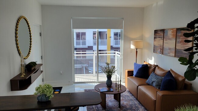 1380 W 30th St, Unit B5 in Hialeah, FL - Building Photo - Building Photo