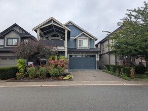 32909 Sylvia Ave in Mission, BC - Building Photo - Building Photo
