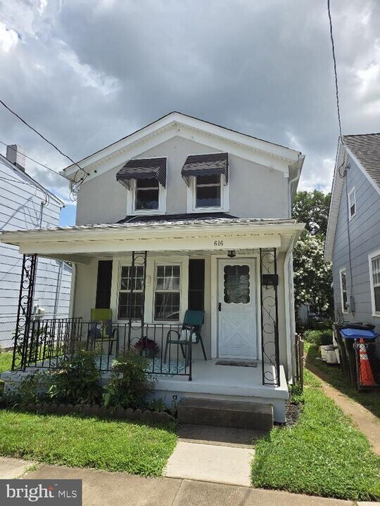 616 Stuart St in Fredericksburg, VA - Building Photo