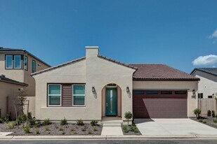 325 Clovis Ave in Clovis, CA - Building Photo