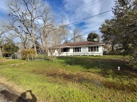 721 E Emily Ave in Wharton, TX - Building Photo