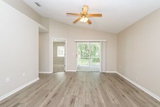 7915 Barclay Rd in New Port Richey, FL - Foto de edificio - Building Photo