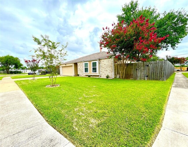 property at 1102 Beecroft Dr