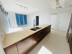 475 Brickell Ave, Unit # 3715 in Miami, FL - Building Photo - Building Photo