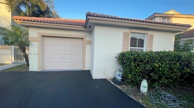 6952 SW 148 Ln in Davie, FL - Building Photo - Building Photo