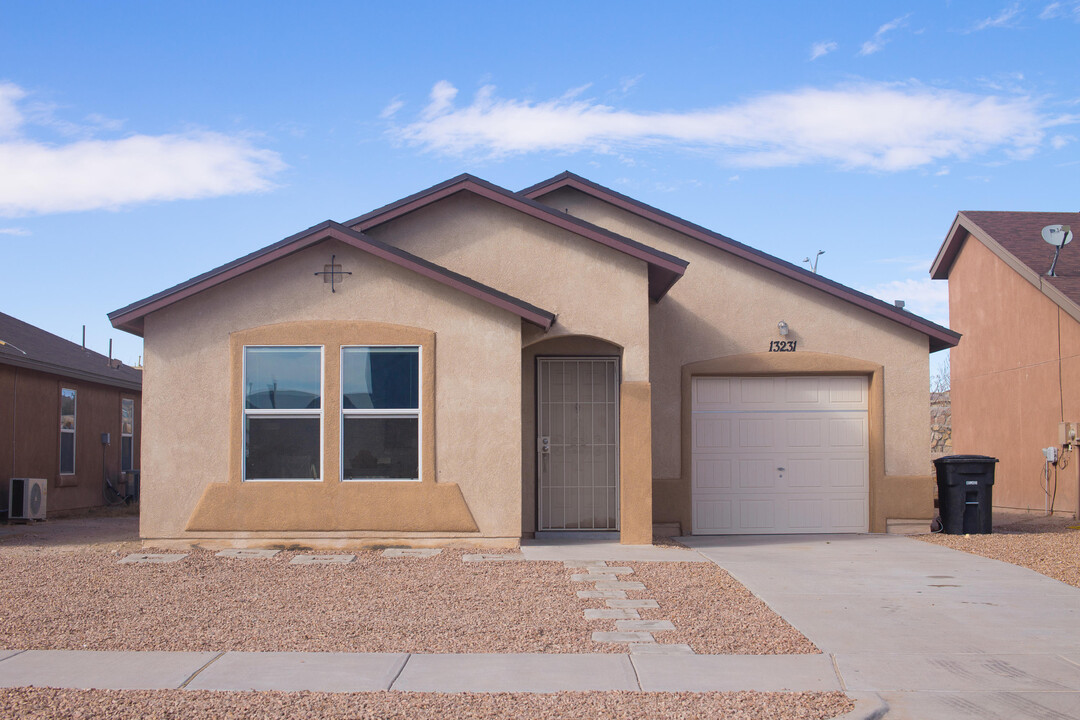 13231 Kestrel Ave in El Paso, TX - Building Photo