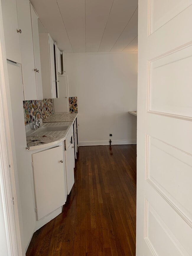 102 E 38th St, Unit 100 E 38th St in Kansas City, MO - Foto de edificio - Building Photo