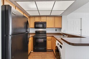 708 Executive Center Dr in West Palm Beach, FL - Building Photo