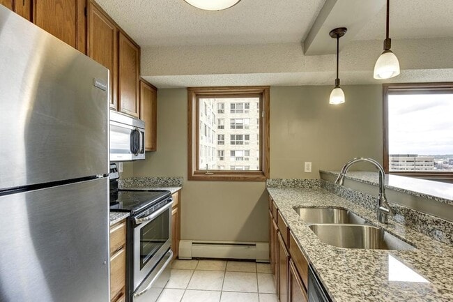 433 S 7th St in Minneapolis, MN - Building Photo - Building Photo
