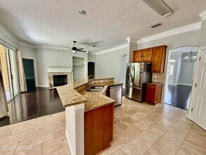 1084 Candlebark Dr in Jacksonville, FL - Foto de edificio - Building Photo