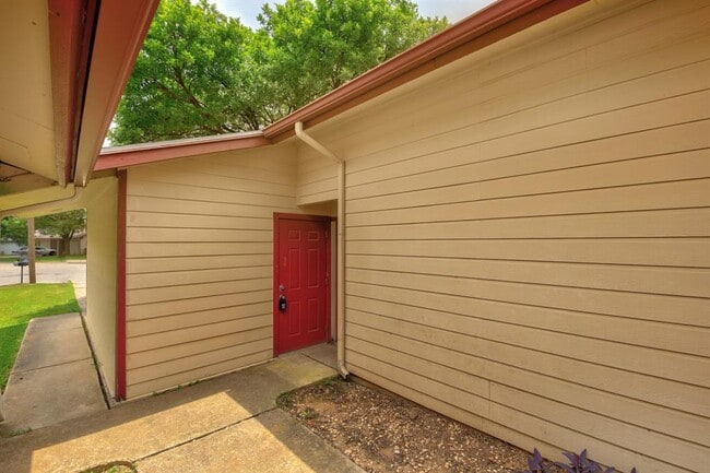 410 Vista W Ct in Bastrop, TX - Building Photo - Building Photo
