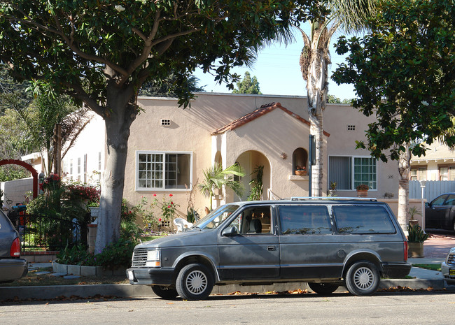 309-311 Magnolia Ave in Oxnard, CA - Foto de edificio - Building Photo