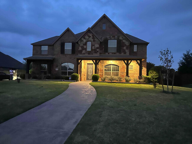 302 Waterford Ln in Sunnyvale, TX - Foto de edificio - Building Photo